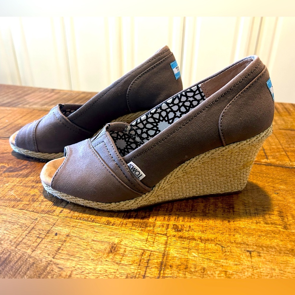 Tom’s espadrille wedges